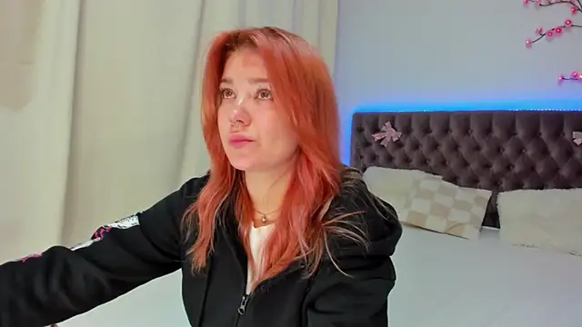 Ella Mayers online show from October 17, 2025, 12:29 pm