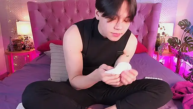 just gay  online show from March 8, 2025, 4:39 pm