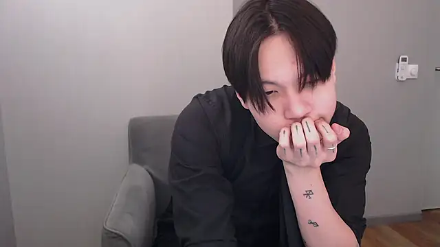 just gay  online show from February 21, 2025, 5:13 am