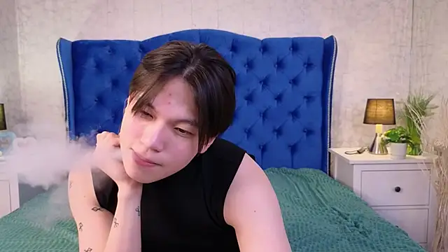 just gay  online show from March 6, 2025, 11:31 pm