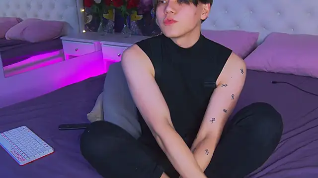 just gay  online show from March 9, 2025, 1:46 am