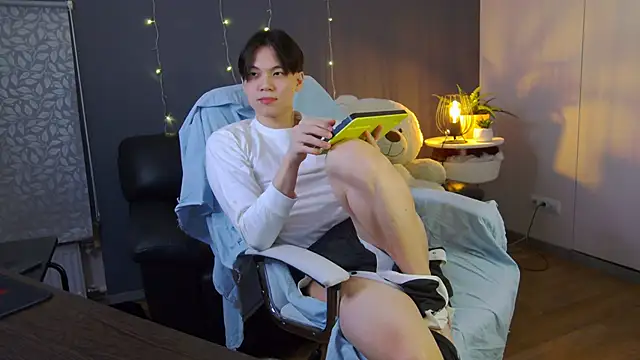 just gay  online show from February 15, 2025, 4:14 am