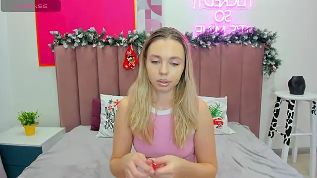 Snapshot of TessaAdorable chatting on December 5, 2025, 1:05 am TessaAdorable online show from December 5, 2025, 1:05 am