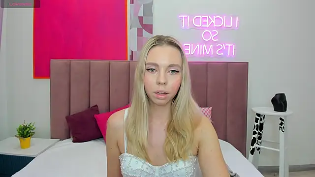 Snapshot of TessaAdorable chatting on October 6, 2025, 8:37 am TessaAdorable online show from October 6, 2025, 8:37 am