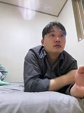 Snapshot of offwhite777 chatting on February 20, 2025, 9:33 am offwhite777 online show from February 20, 2025, 9:33 am