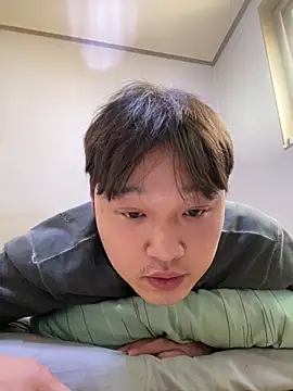 Snapshot of offwhite777 chatting on February 22, 2025, 1:33 am offwhite777 online show from February 22, 2025, 1:33 am