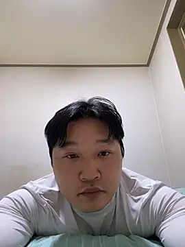 Snapshot of offwhite777 chatting on February 7, 2025, 9:58 am offwhite777 online show from February 7, 2025, 9:58 am