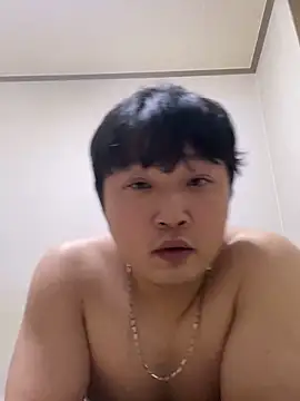 Snapshot of offwhite777 chatting on February 17, 2025, 4:06 pm offwhite777 online show from February 17, 2025, 4:06 pm