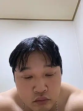 Snapshot of offwhite777 chatting on February 7, 2025, 2:04 pm offwhite777 online show from February 7, 2025, 2:04 pm