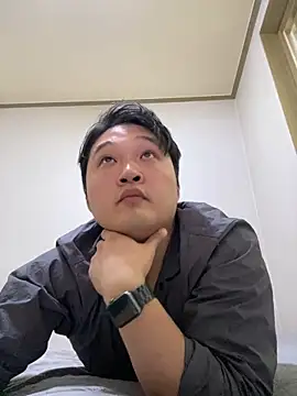 Snapshot of offwhite777 chatting on February 16, 2025, 4:20 am offwhite777 online show from February 16, 2025, 4:20 am