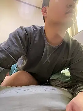 Snapshot of offwhite777 chatting on February 21, 2025, 1:33 am offwhite777 online show from February 21, 2025, 1:33 am