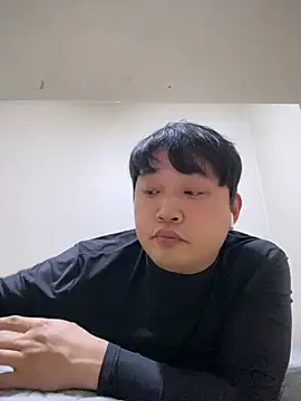 Snapshot of offwhite777 chatting on February 4, 2025, 8:46 am offwhite777 online show from February 4, 2025, 8:46 am