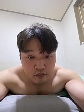 Snapshot of offwhite777 chatting on February 24, 2025, 2:26 pm offwhite777 online show from February 24, 2025, 2:26 pm