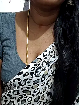 Snapshot of Tamil_Meera12 chatting on November 19, 2025, 5:02 pm Tamil Meera12 online show from November 19, 2025, 5:02 pm