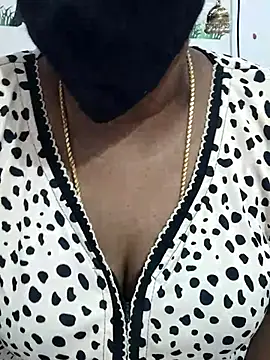 Snapshot of Tamil_Meera12 chatting on December 15, 2025, 8:09 am Tamil Meera12 online show from December 15, 2025, 8:09 am