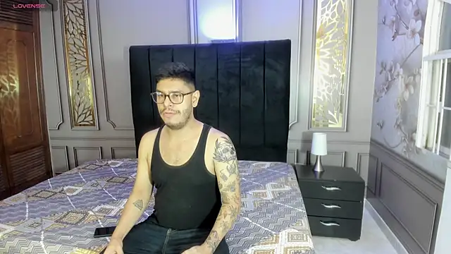 angel fetish  online show from March 6, 2025, 3:46 am