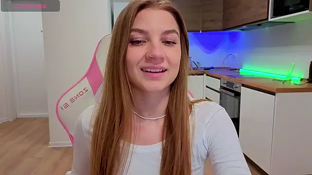 Snapshot of Enjoy_everymoment_ chatting on April 11, 2026, 10:13 pm Enjoy everymoment online show from April 11, 2026, 10:13 pm
