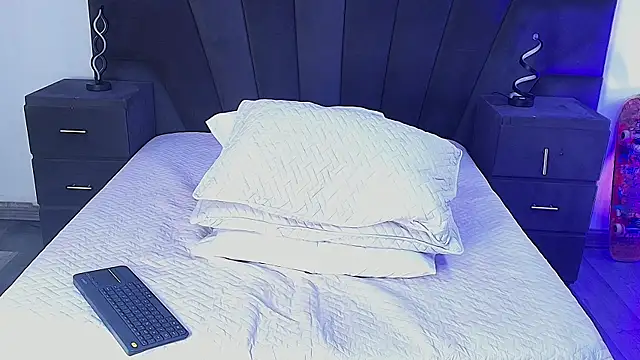 JhoanLeandro online show from February 28, 2025, 7:26 am