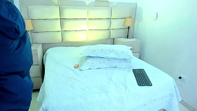 JhoanLeandro online show from March 5, 2025, 4:34 am