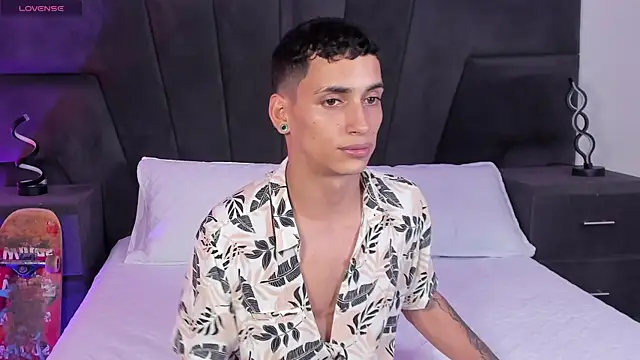 JhoanLeandro online show from March 21, 2025, 4:28 am