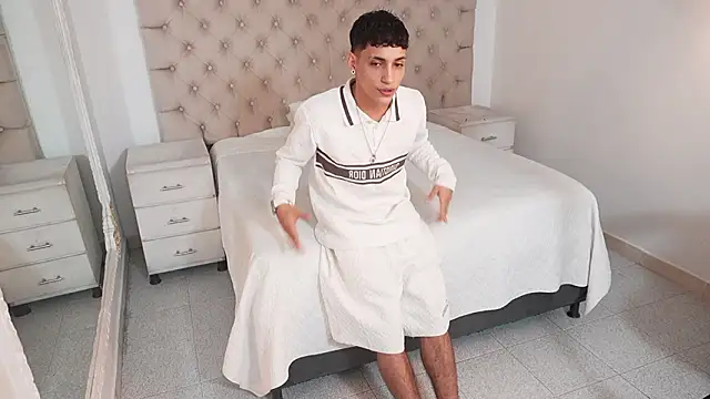 JhoanLeandro online show from February 7, 2026, 3:25 am