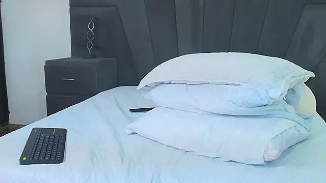 JhoanLeandro online show from March 7, 2025, 7:41 am