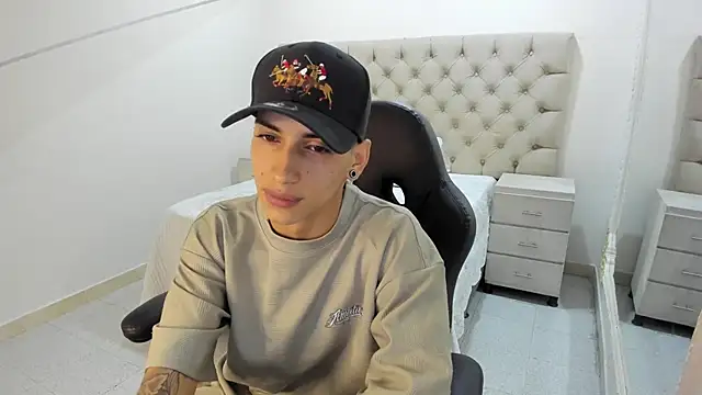 JhoanLeandro online show from November 9, 2025, 4:16 am