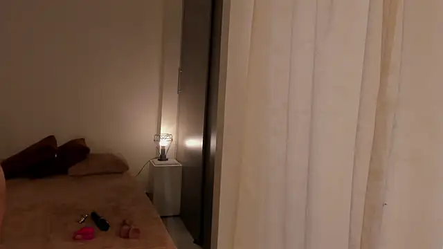 Snapshot of leahaltomm chatting on March 17, 2025, 9:35 pm leahaltomm online show from March 17, 2025, 9:35 pm