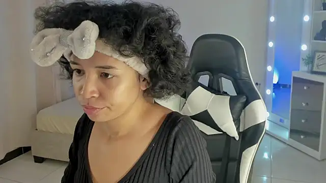 Snapshot of leahaltomm chatting on February 16, 2025, 7:05 pm leahaltomm online show from February 16, 2025, 7:05 pm