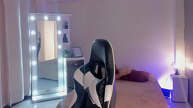 Snapshot of leahaltomm chatting on March 9, 2025, 6:32 pm leahaltomm online show from March 9, 2025, 6:32 pm