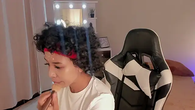 Snapshot of leahaltomm chatting on March 6, 2025, 6:37 pm leahaltomm online show from March 6, 2025, 6:37 pm