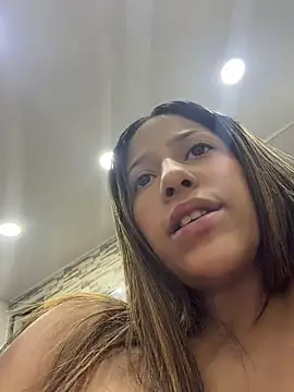 Snapshot of vicky_bass chatting on November 27, 2025, 12:22 am vicky bass online show from November 27, 2025, 12:22 am