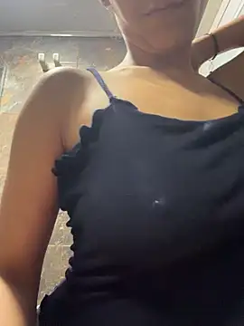 Snapshot of vicky_bass chatting on November 18, 2025, 1:54 am vicky bass online show from November 18, 2025, 1:54 am