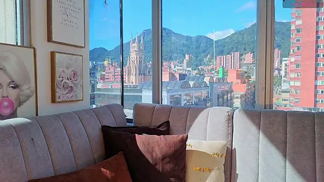 Daphne chers online show from October 24, 2025, 7:57 pm