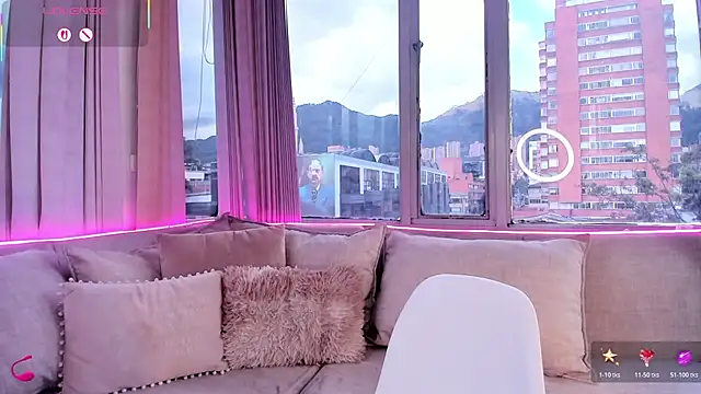 Daphne chers online show from December 3, 2025, 8:08 pm