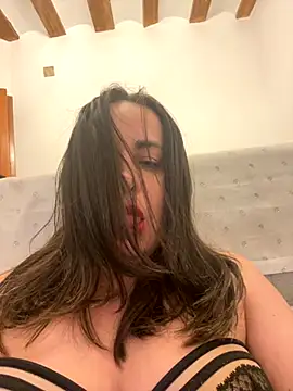 Snapshot of laarti chatting on October 28, 2025, 3:00 pm laarti online show from October 28, 2025, 3:00 pm