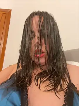 Snapshot of laarti chatting on December 1, 2025, 3:35 pm laarti online show from December 1, 2025, 3:35 pm