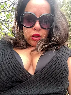 Snapshot of laarti chatting on October 23, 2025, 12:26 pm laarti online show from October 23, 2025, 12:26 pm