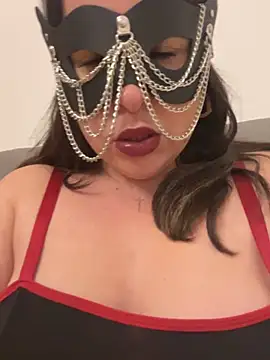 Snapshot of laarti chatting on November 11, 2025, 7:19 pm laarti online show from November 11, 2025, 7:19 pm