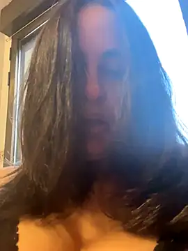 Snapshot of laarti chatting on November 16, 2025, 3:50 pm laarti online show from November 16, 2025, 3:50 pm