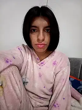 Snapshot of Ariell_Kieran chatting on March 23, 2025, 1:53 am Ariell Kieran online show from March 23, 2025, 1:53 am