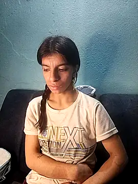 Snapshot of Ariell_Kieran chatting on November 20, 2025, 2:45 am Ariell Kieran online show from November 20, 2025, 2:45 am