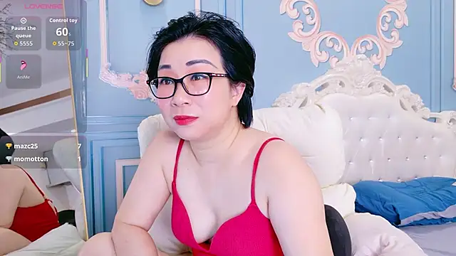 LucianaMe online show from November 12, 2025, 4:05 am