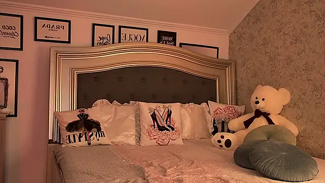 Amber Luna online show from November 21, 2025, 12:26 pm