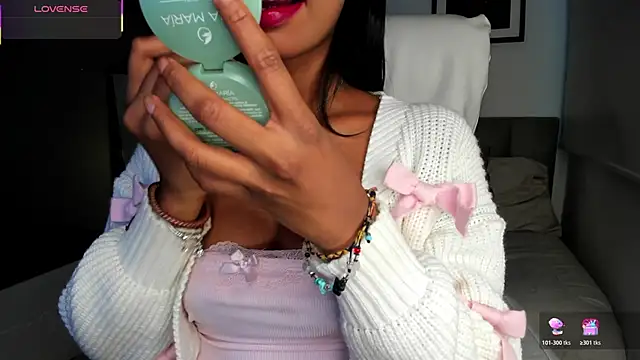 Snapshot of Gigi_Strawberry chatting on November 7, 2025, 6:29 am Gigi Strawberry online show from November 7, 2025, 6:29 am