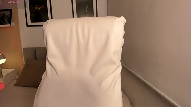 Snapshot of Gigi_Strawberry chatting on November 28, 2025, 3:17 am Gigi Strawberry online show from November 28, 2025, 3:17 am