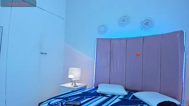 Liiam smith  online show from November 3, 2025, 12:53 pm