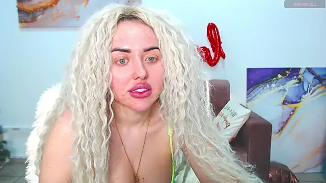 Snapshot of MissisCaty chatting on February 28, 2025, 1:47 am MissisCaty online show from February 28, 2025, 1:47 am