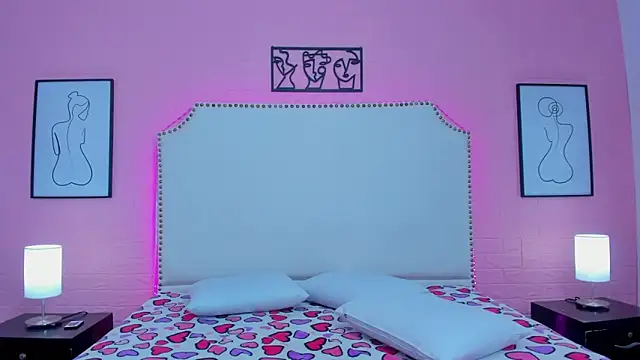  Emma whiitee  online show from September 24, 2025, 1:06 pm