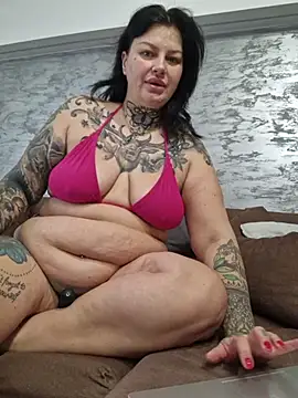 Snapshot of CannabisQueenn chatting on November 6, 2025, 7:23 am CannabisQueenn online show from November 6, 2025, 7:23 am